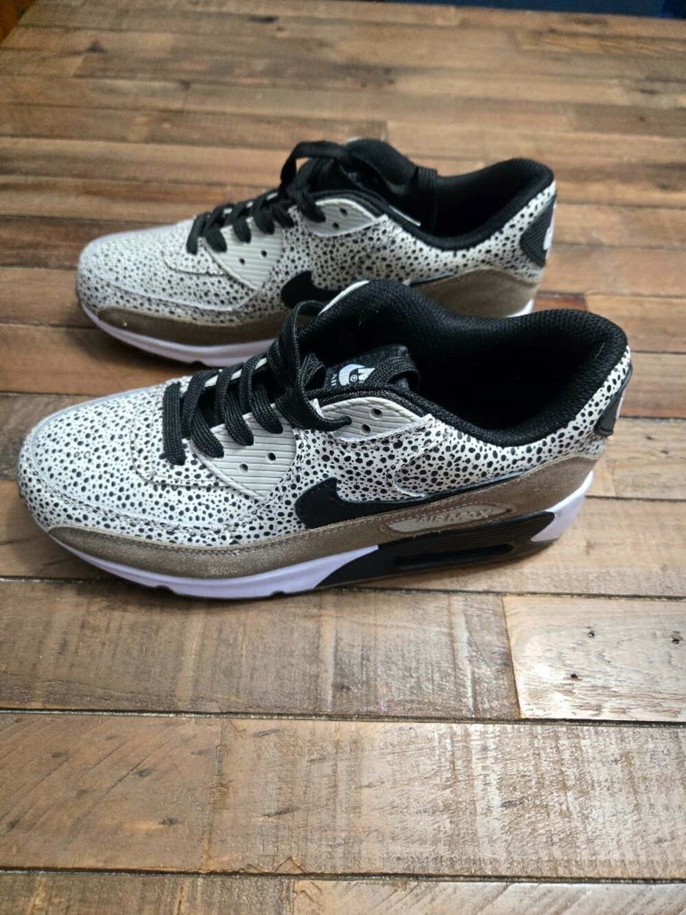 Nike Air Max 90 Premium Safari Women’s Size 7 Black White Gum EUC 443817-102